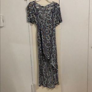 Beautiful spring floral ASTR dress